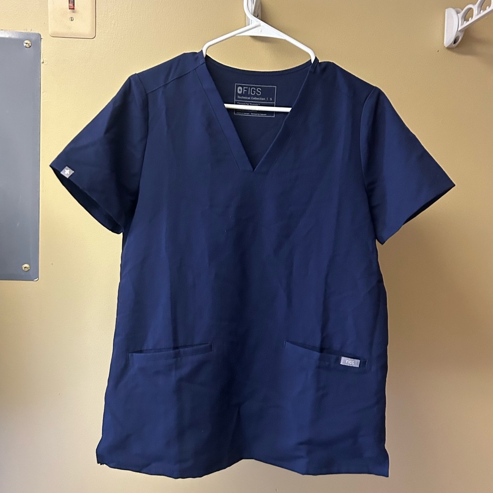 FIGS Deep Blue Three-Pocket Top